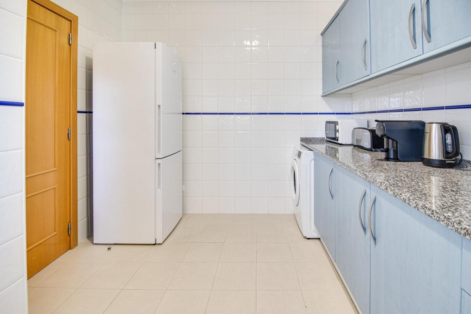 Lovely 2bd 500m Ac Wi-fi Pool Balcony Appartement *